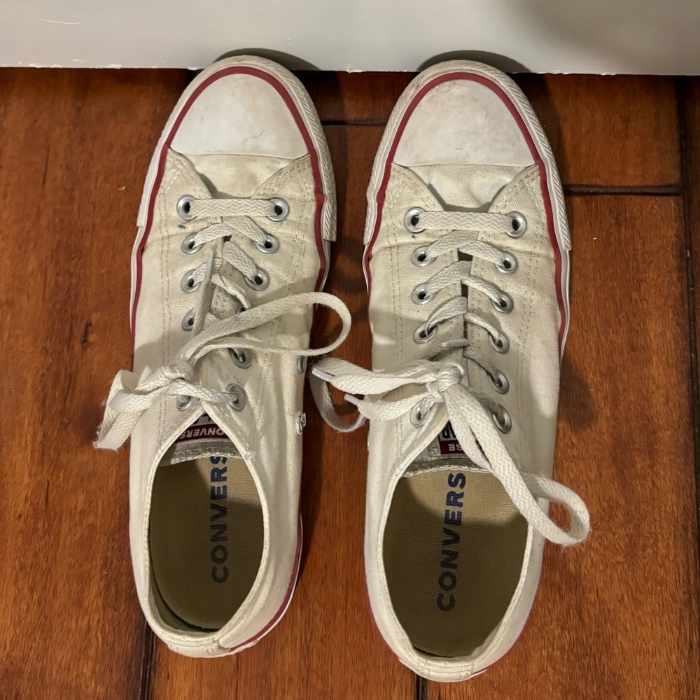 Women’s white low top converse